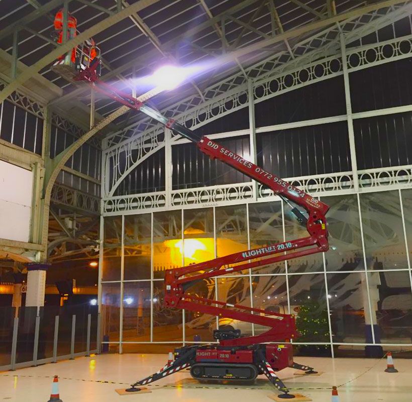djd-services-hinowa-ll2010-inspecting-structure-web.jpg